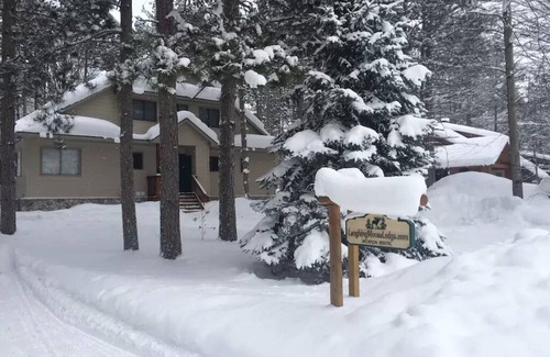 Thompsonville House | Laughing Moose Lodge: Premier Large Group Crystal Mountain Resort Golf/Ski