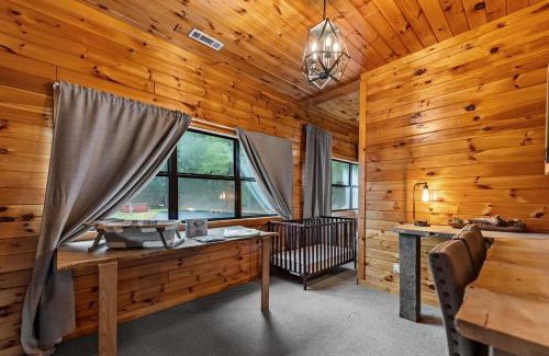 Blue Ridge Ski Chalet | Launch Pricing, 5 BR with Crib, 6 mins to Blue Ridge