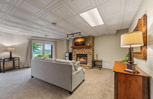 Blue Ridge Ski Chalet | Launch Pricing, 5 BR with Crib, 6 mins to Blue Ridge