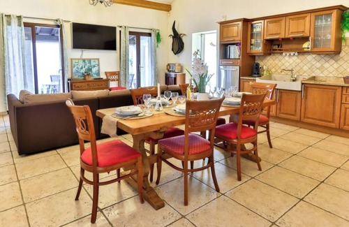 Graveson House | LAUNCH PROMO! Detached house 12km from Avignon in a small village