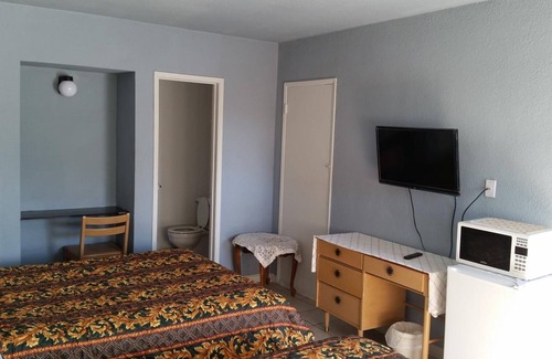 Coalinga Hotel | Laura Lodge