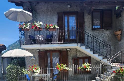 Lierna House | Laura's House, a whole house with a lake view, 5 kilometers from Varenna