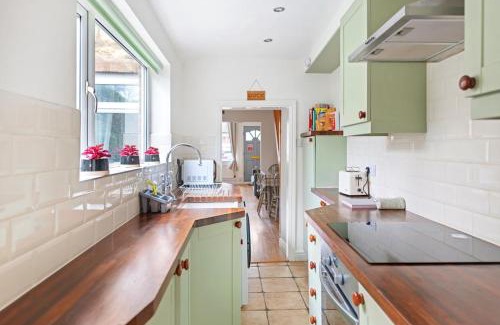 Lincoln House | Laurel Cottage, Lincoln, Spacious Home for 4 - Free parking