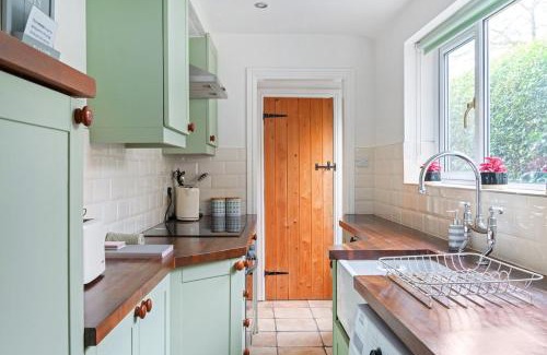 Lincoln House | Laurel Cottage, Lincoln, Spacious Home for 4 - Free parking