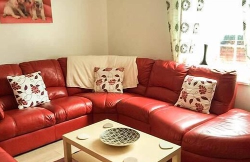Consett Cottage | LAUREL COTTAGE, pet friendly, with a garden in Iveston