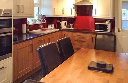 Consett Cottage | LAUREL COTTAGE, pet friendly, with a garden in Iveston