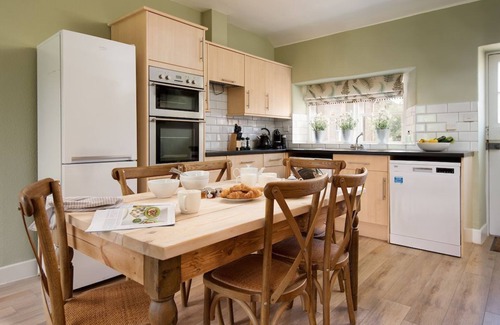 Cockburnspath Cottage | Laurel Cottage - sleeping 6 guests in 3 bedrooms