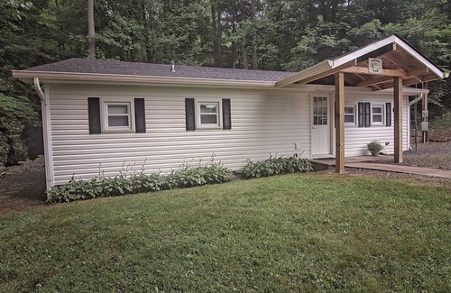 Bakersville Cottage | Laurel Creek Cottage -Creekside /Near Roan Mountain (rate includes cleaning fee)