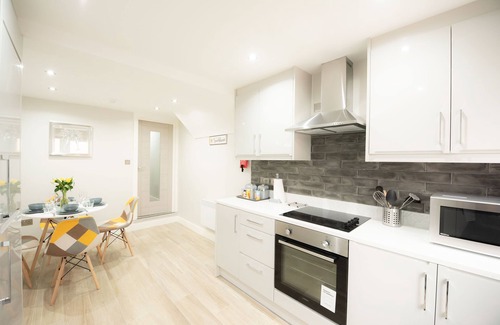 Reading Apartment | Laurel House