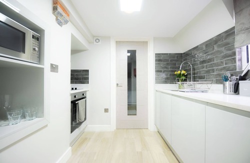 Reading Apartment | Laurel House
