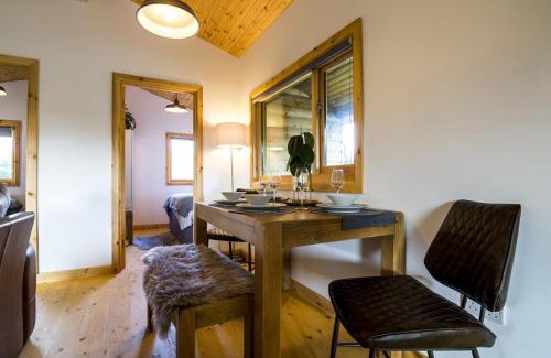 St. Florence Villa | Laurel Lodge - 2 Bedroom Log Cabin - St Florence
