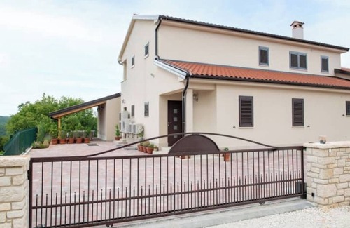Kringa Apartment | LAVANDA - Relax in Greenery & Explore Istria