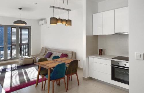 Donji Morinj Apartment | Lavander Bay E04