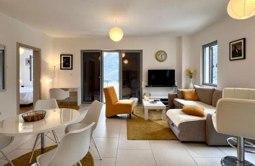 Donji Morinj Apartment | Lavender Bay Apartment C23