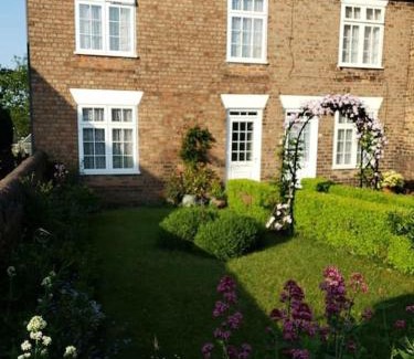 Louth House | Lavender Cottage, a pretty period cottage in Louth