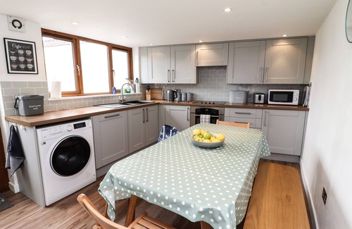 Sticklepath Cottage | LAVENDER COTTAGE, family friendly, with open fire in South Zeal