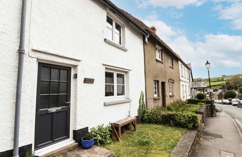 Sticklepath Cottage | LAVENDER COTTAGE, family friendly, with open fire in South Zeal