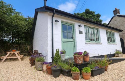 Mabe House | Lavender Cottage