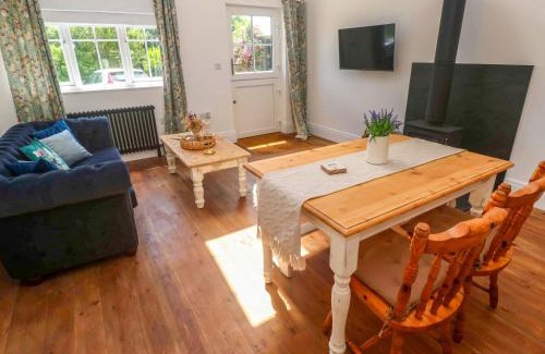 Mabe House | Lavender Cottage