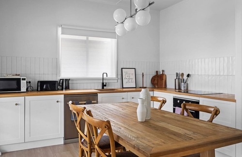 Cessnock Cottage | Lavender Cottage - Minutes to Wineries