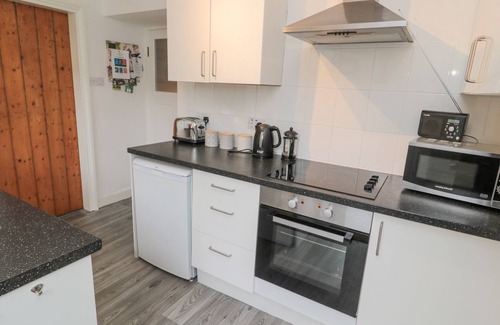 Glanton Cottage | LAVENDER COTTAGE, pet friendly, country holiday cottage in Glanton