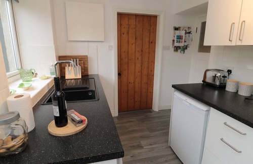 Glanton Cottage | LAVENDER COTTAGE, pet friendly, country holiday cottage in Glanton