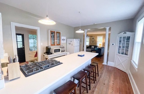West Cape May House | Lavender Dreams By The Sea (4 BR/2 BA) PET FRIENDLY home in WEST CAPE MAY!