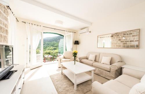 Herceg Novi Municipality Villa | Lavender house with shared pool