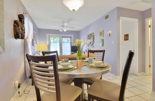 Truman Annex House | Lavender Jungle by AvantStay Great Location w Patio Shared Pool Week Long Stays Only
