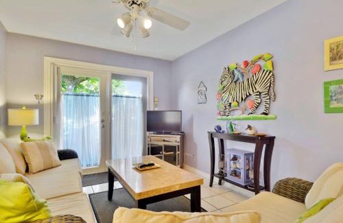 Truman Annex House | Lavender Jungle by AvantStay Great Location w Patio Shared Pool Week Long Stays Only