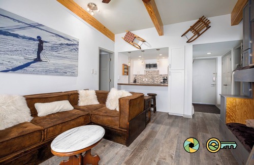 Mount Jackson Condo | Lavender Lodge (#237) On ski slope | Triple-decker bunk beds!
