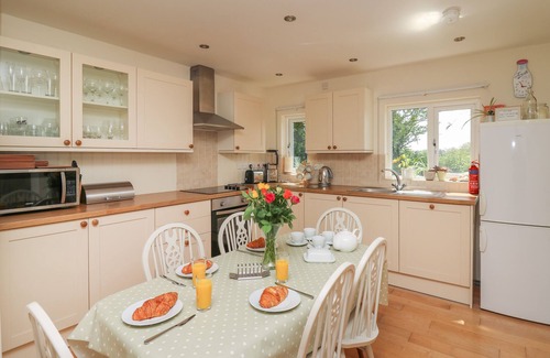 Haverfordwest Cottage | LAVENDER LODGE, family friendly, with hot tub in Haverfordwest