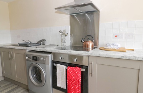 Tunstall Cottage | LAVENDER LODGE, pet friendly, character holiday cottage in Withernsea