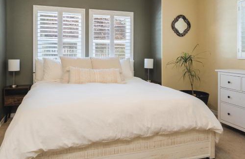 Templeton House | Lavender & Vine - Downtown Retreat with Hot Tub and Fire Pit!