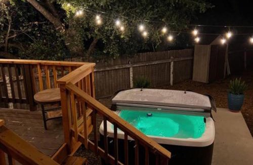 Templeton House | Lavender & Vine - Downtown Retreat with Hot Tub and Fire Pit!