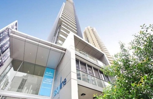 Kangaroo Point Apartment | Lavish 2 Level CBD SkyHome on the River - Carpark + WIFI + Tennis Court + Views + Sleeps 9