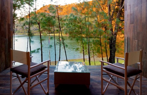 Mascota Ski Chalet | Lavish 4 Bedroom Chalet on Private Lake Resort