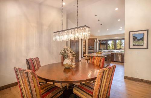 Truckee House | Lavish 4 BR in Gray's Crossing