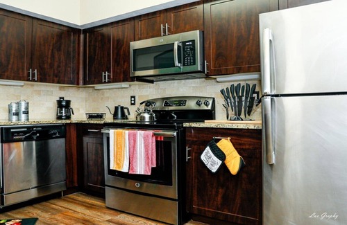 Lindbergh Apartment | Lavish 5 Star Unit☆☆☆☆☆Heart of Buckhead!!