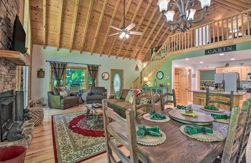 Hiawassee Cabin | Lavish Hiawassee Cabin - Great for Families!