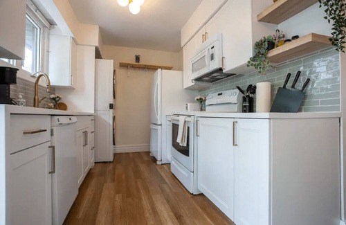 Lower Sackville House | Lavish Retreat: Serene Getaway in Lower Sackville