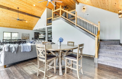Lampe House | Lavish Retreat w/Decks, Steps to Table Rock Lake!