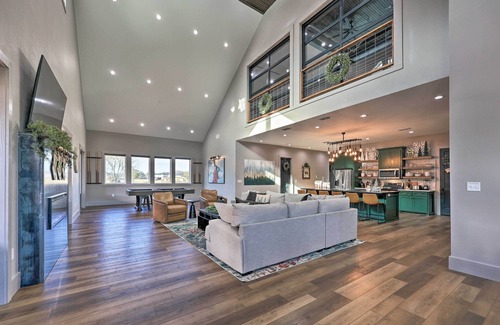 Glenwood House | Lavish Riverfront Escape w/Gas Grill!