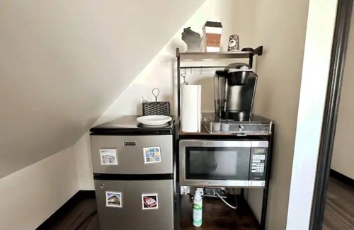 Fifth Ward House | Lavish tub with free parking near several music & wedding venues