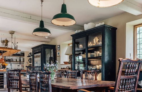 Hales House | Lavish Tudor Hall & Gardens - Sleeps 14!