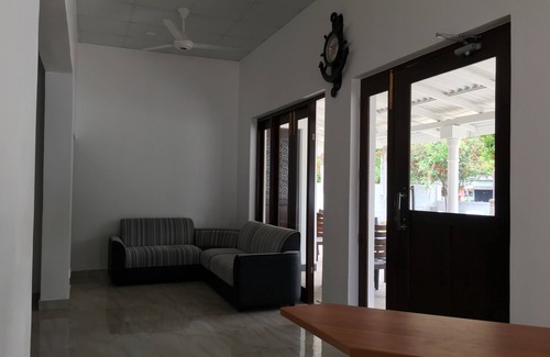 Anuradhapura Hotel | Lavonka Tourist Rest