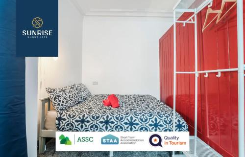 Dundee Apartment | LAW 5 - DIGS - INVOICE and REDUCED PRICE only via SUNRISE SHORT LETS DUNDEE, 2 rooms, 4 Double Beds, Fully Equipped, Free Parking, WiFi, 3xSmart TVs, Groups, Families, Food, Shops, Bars, Centrally Located, Short or Long Stays