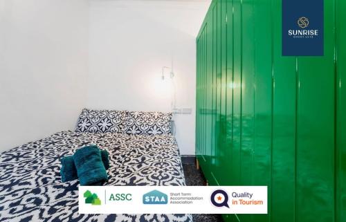 Dundee Apartment | LAW 5 - DIGS - INVOICE and REDUCED PRICE only via SUNRISE SHORT LETS DUNDEE, 2 rooms, 4 Double Beds, Fully Equipped, Free Parking, WiFi, 3xSmart TVs, Groups, Families, Food, Shops, Bars, Centrally Located, Short or Long Stays