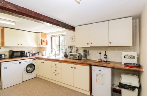 Churcham Cottage | LAWN FARM COTTAGE, pet friendly, with pool in Gloucester