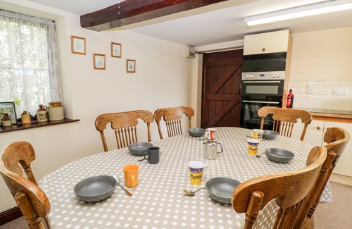 Churcham Cottage | LAWN FARM COTTAGE, pet friendly, with pool in Gloucester